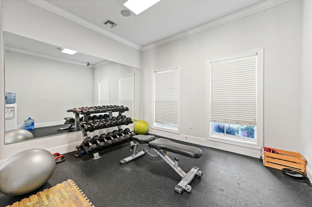 合同活跃: $365,000 (2 贝兹, 2 浴室, 1058 平方英尺)