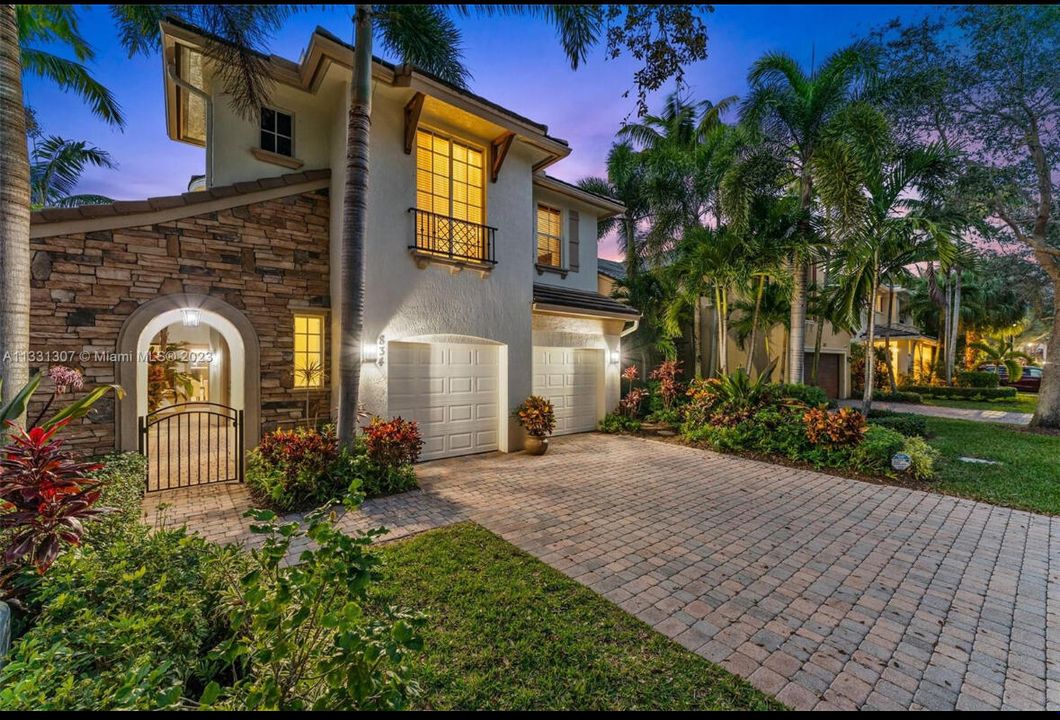 En Renta: $12,200 (3 camas, 2 baños, 2468 Pies cuadrados)