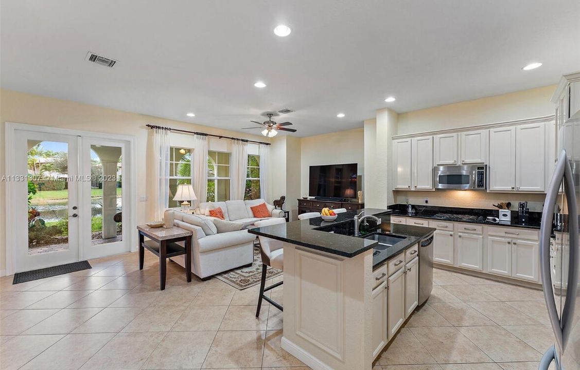 En Renta: $12,200 (3 camas, 2 baños, 2468 Pies cuadrados)