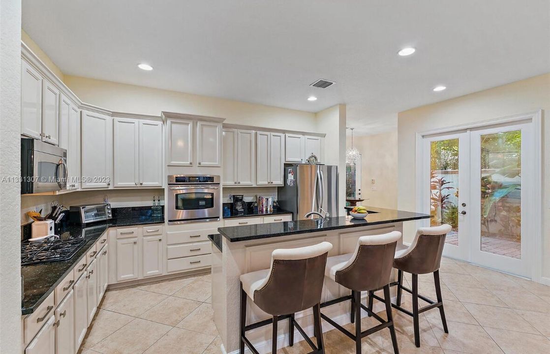 En Renta: $12,200 (3 camas, 2 baños, 2468 Pies cuadrados)