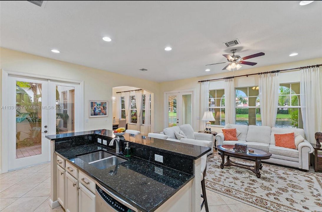 En Renta: $12,200 (3 camas, 2 baños, 2468 Pies cuadrados)