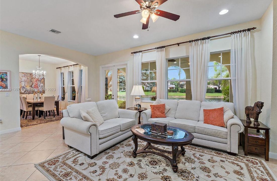 En Renta: $12,200 (3 camas, 2 baños, 2468 Pies cuadrados)