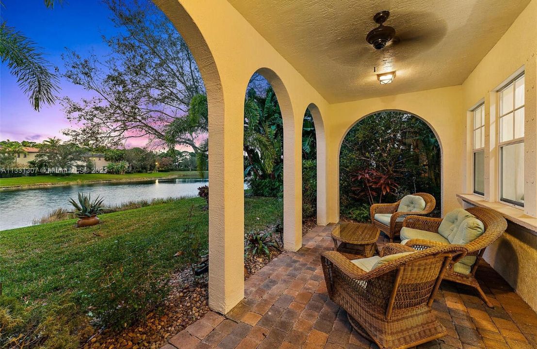 En Renta: $12,200 (3 camas, 2 baños, 2468 Pies cuadrados)