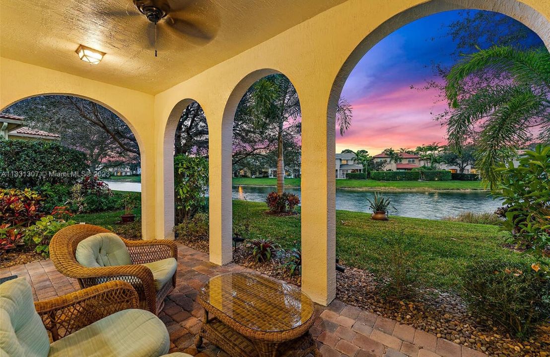 En Renta: $12,200 (3 camas, 2 baños, 2468 Pies cuadrados)