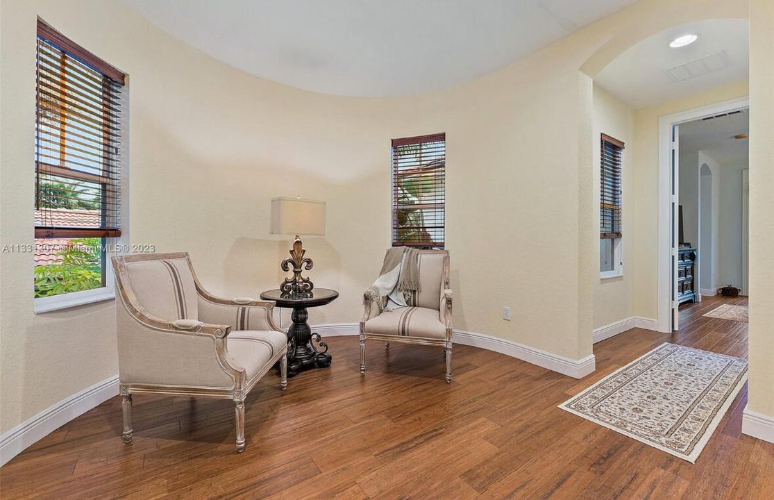 En Renta: $12,200 (3 camas, 2 baños, 2468 Pies cuadrados)