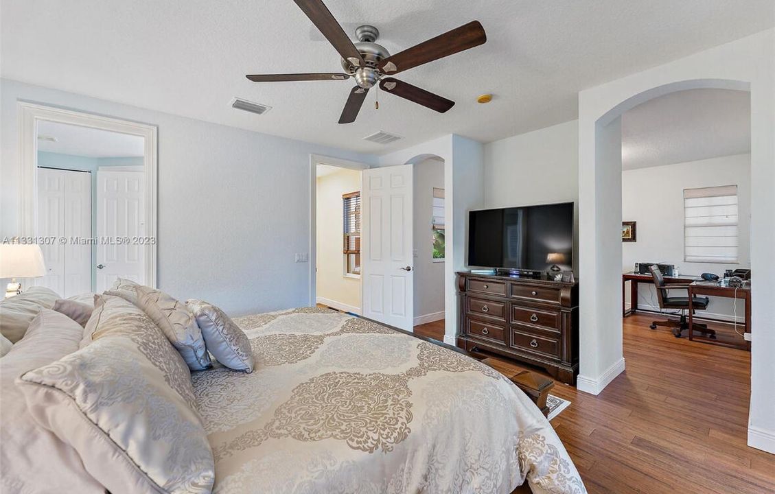 En Renta: $12,200 (3 camas, 2 baños, 2468 Pies cuadrados)