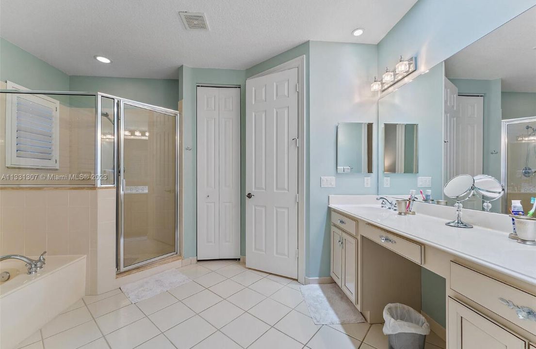 En Renta: $12,200 (3 camas, 2 baños, 2468 Pies cuadrados)