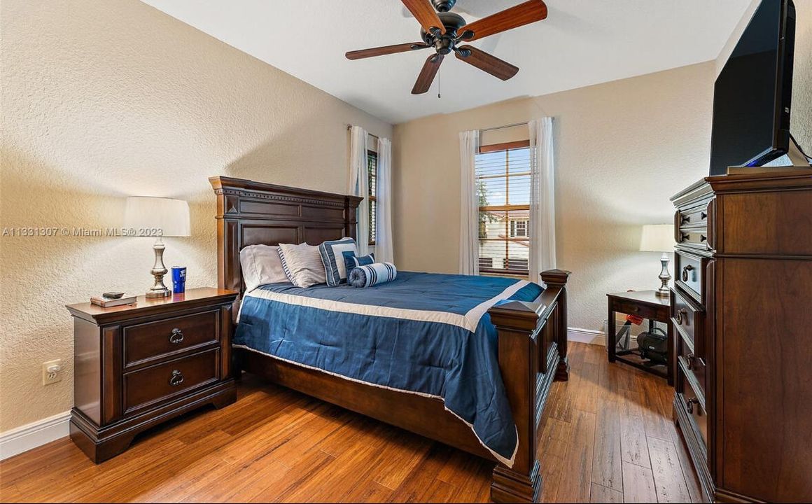 En Renta: $12,200 (3 camas, 2 baños, 2468 Pies cuadrados)