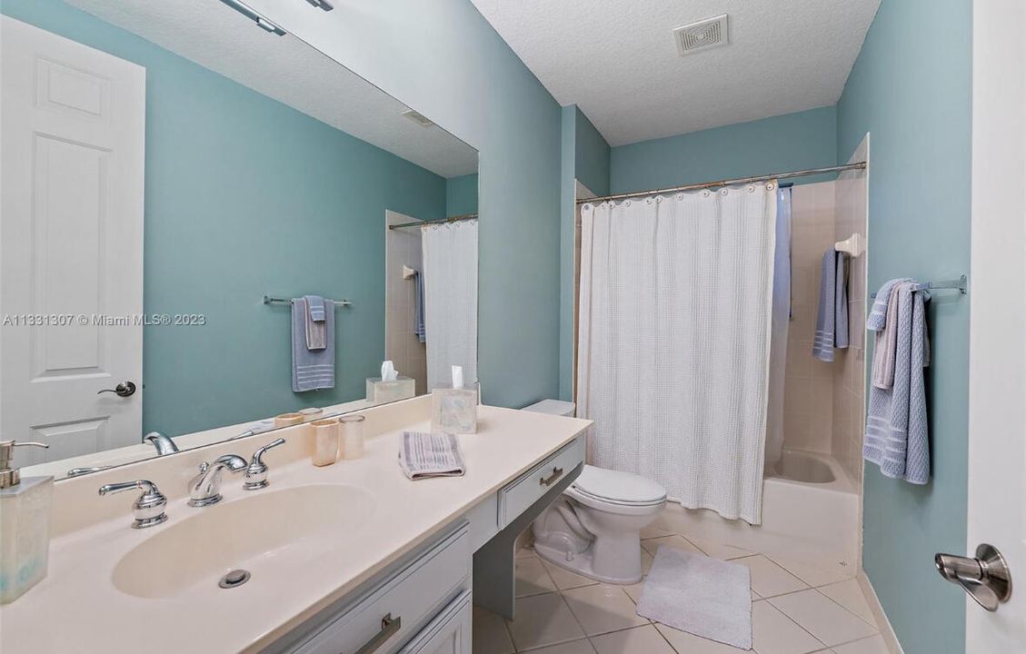 En Renta: $12,200 (3 camas, 2 baños, 2468 Pies cuadrados)