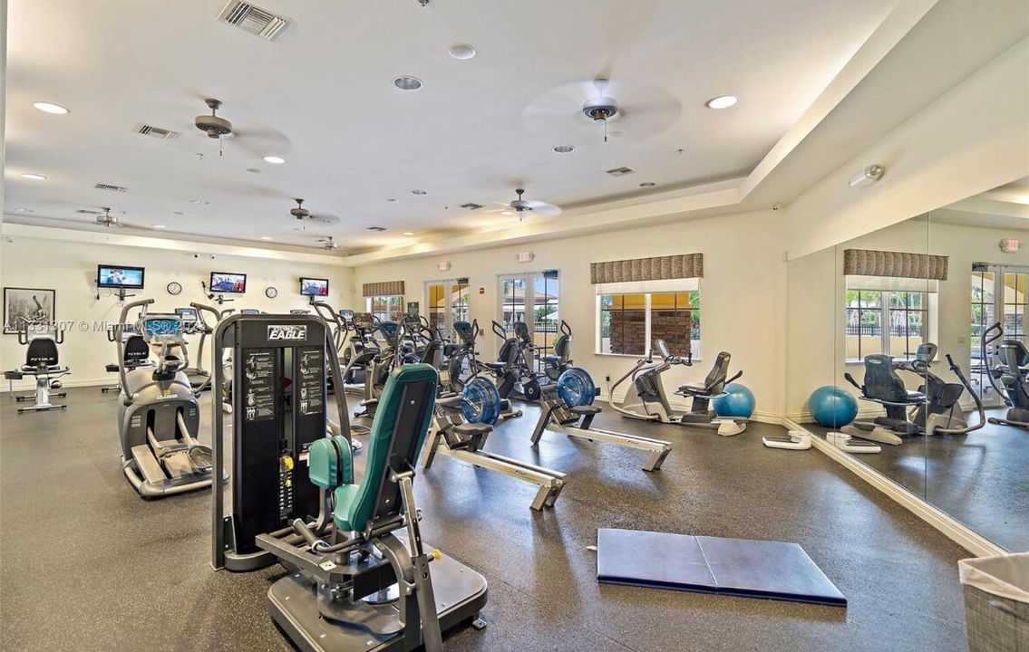 En Renta: $12,200 (3 camas, 2 baños, 2468 Pies cuadrados)