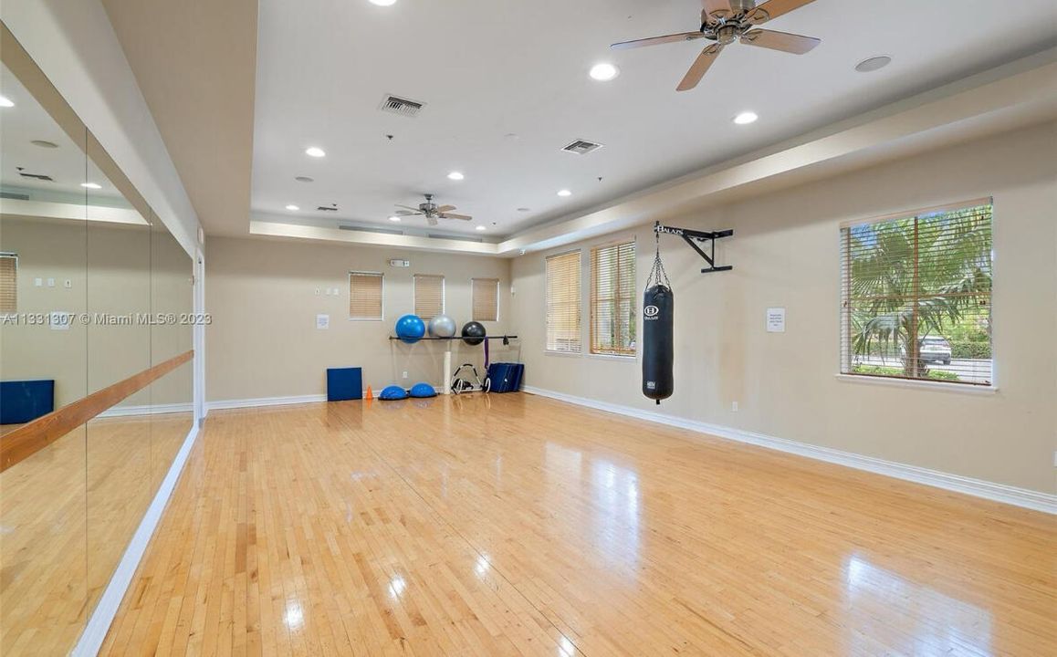 En Renta: $12,200 (3 camas, 2 baños, 2468 Pies cuadrados)