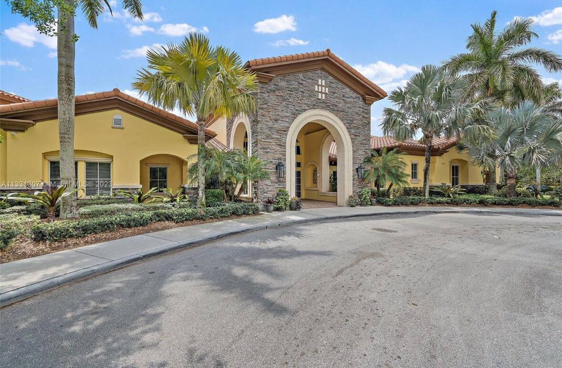 En Renta: $12,200 (3 camas, 2 baños, 2468 Pies cuadrados)