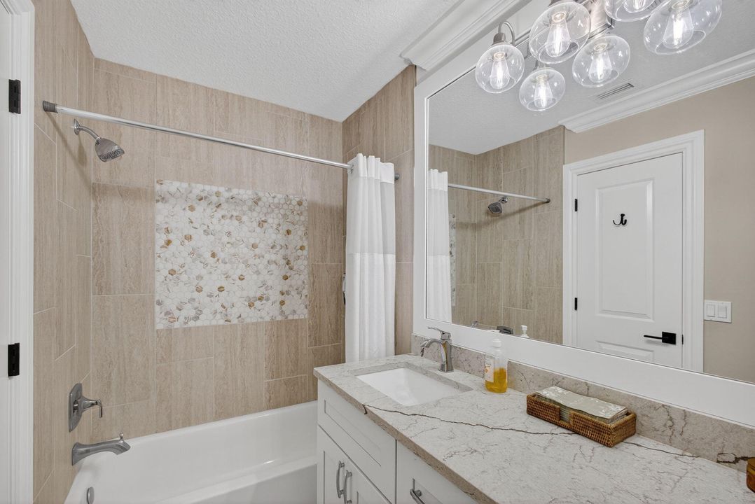 Activo con contrato: $465,000 (2 camas, 2 baños, 1698 Pies cuadrados)