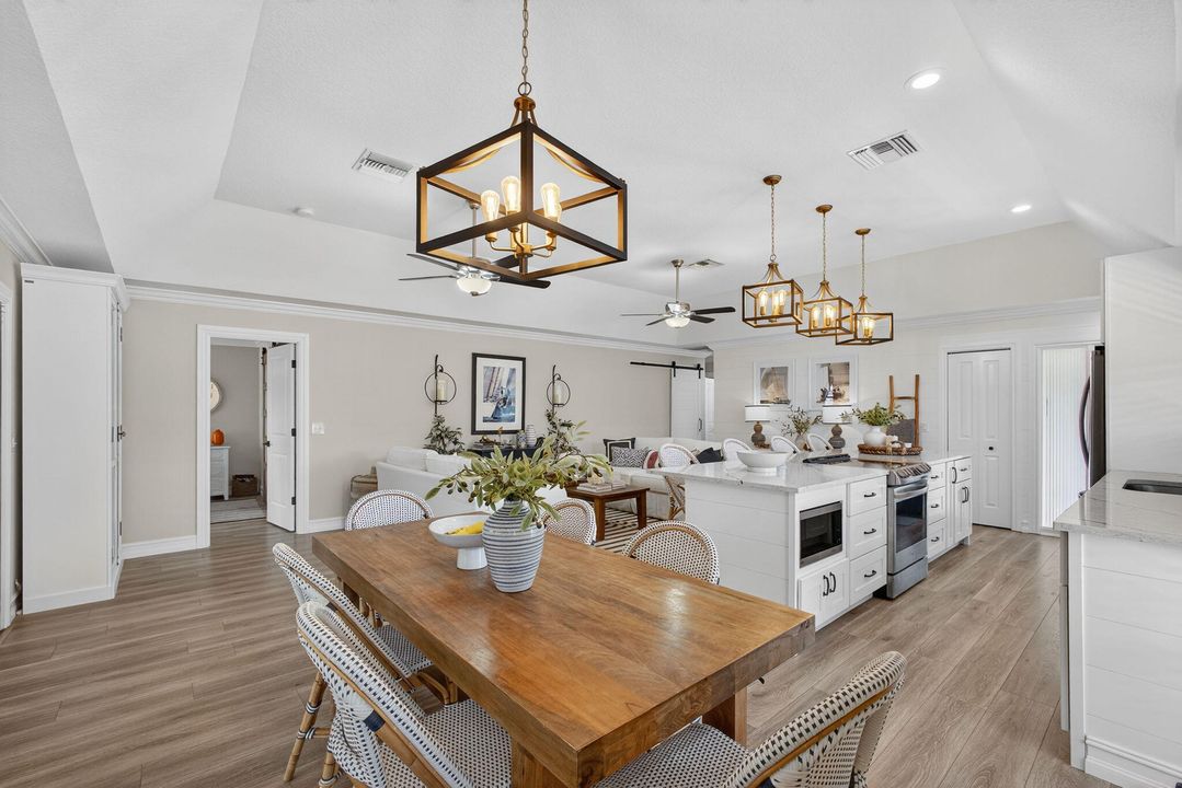 Activo con contrato: $465,000 (2 camas, 2 baños, 1698 Pies cuadrados)