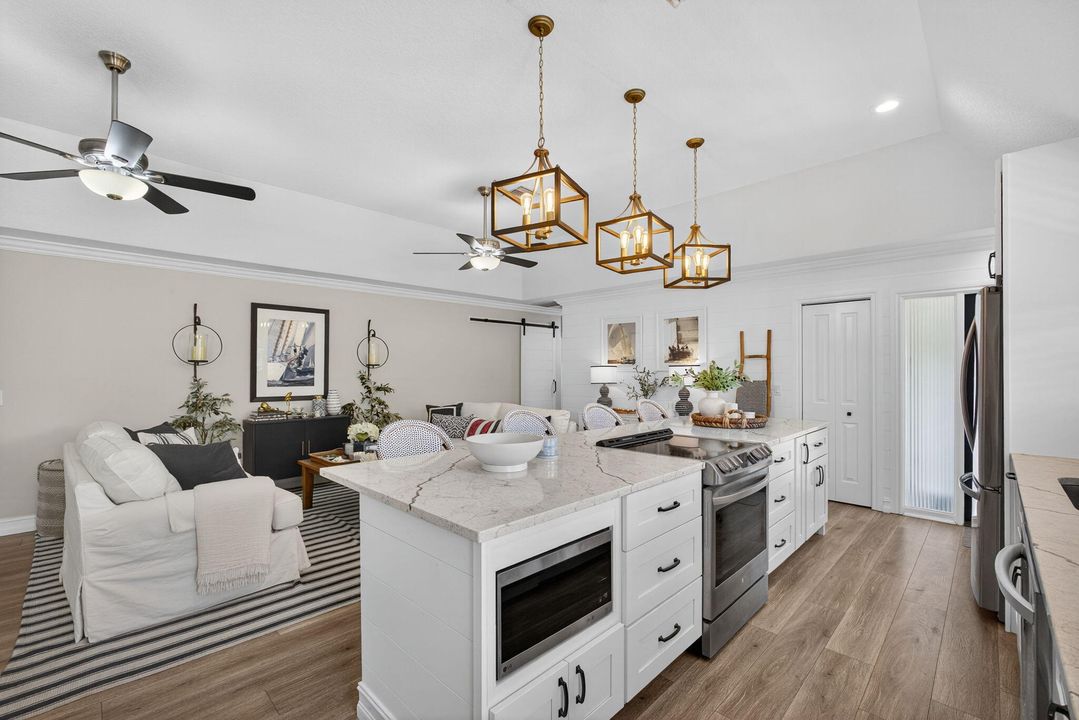 Activo con contrato: $465,000 (2 camas, 2 baños, 1698 Pies cuadrados)