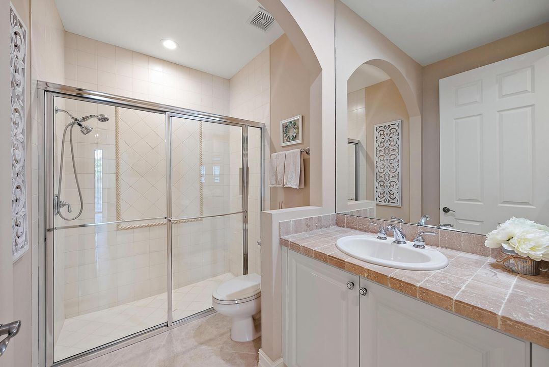 В аренду: $10,750 (2 спален, 2 ванн, 2327 Квадратных фут)