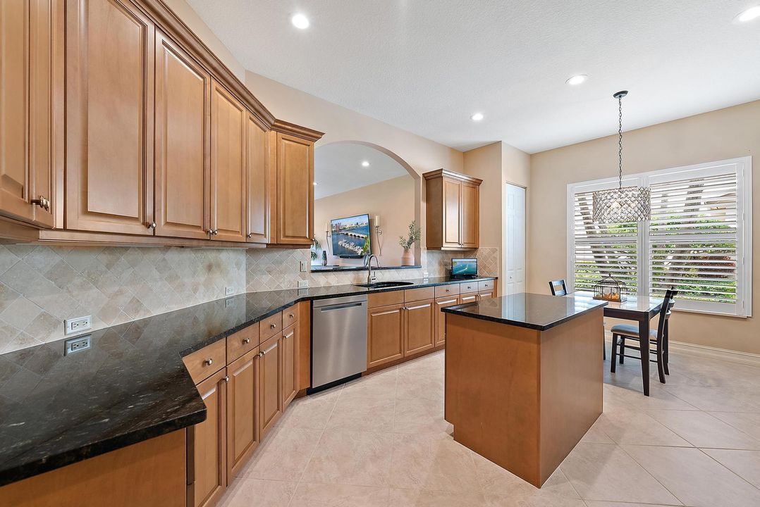 В аренду: $10,750 (2 спален, 2 ванн, 2327 Квадратных фут)