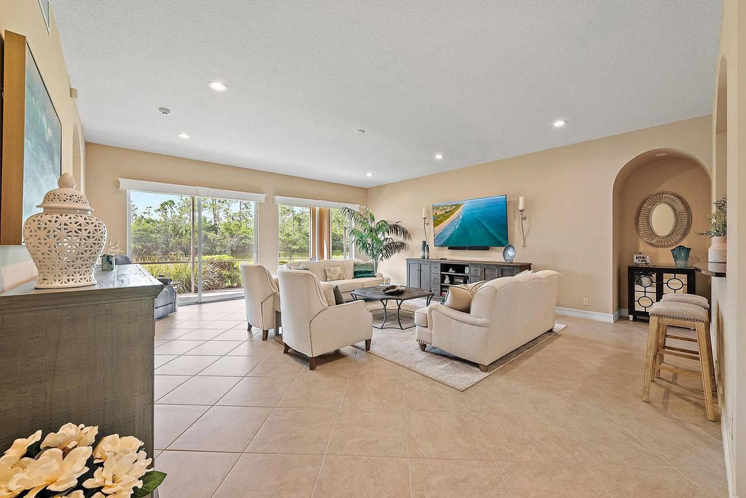 В аренду: $10,750 (2 спален, 2 ванн, 2327 Квадратных фут)