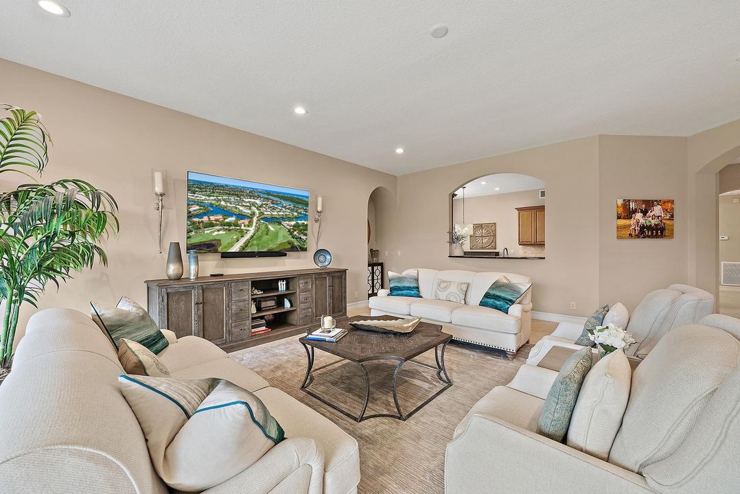 В аренду: $10,750 (2 спален, 2 ванн, 2327 Квадратных фут)