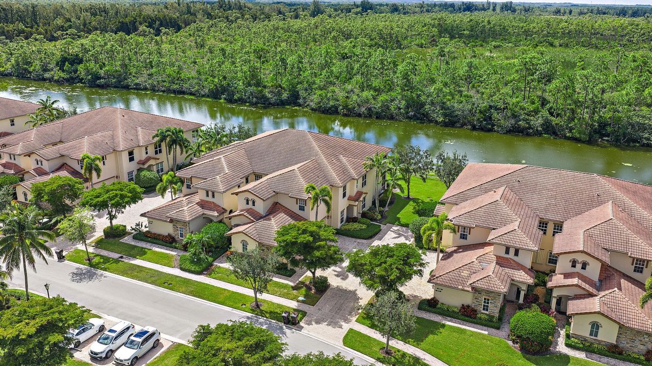 В аренду: $10,750 (2 спален, 2 ванн, 2327 Квадратных фут)