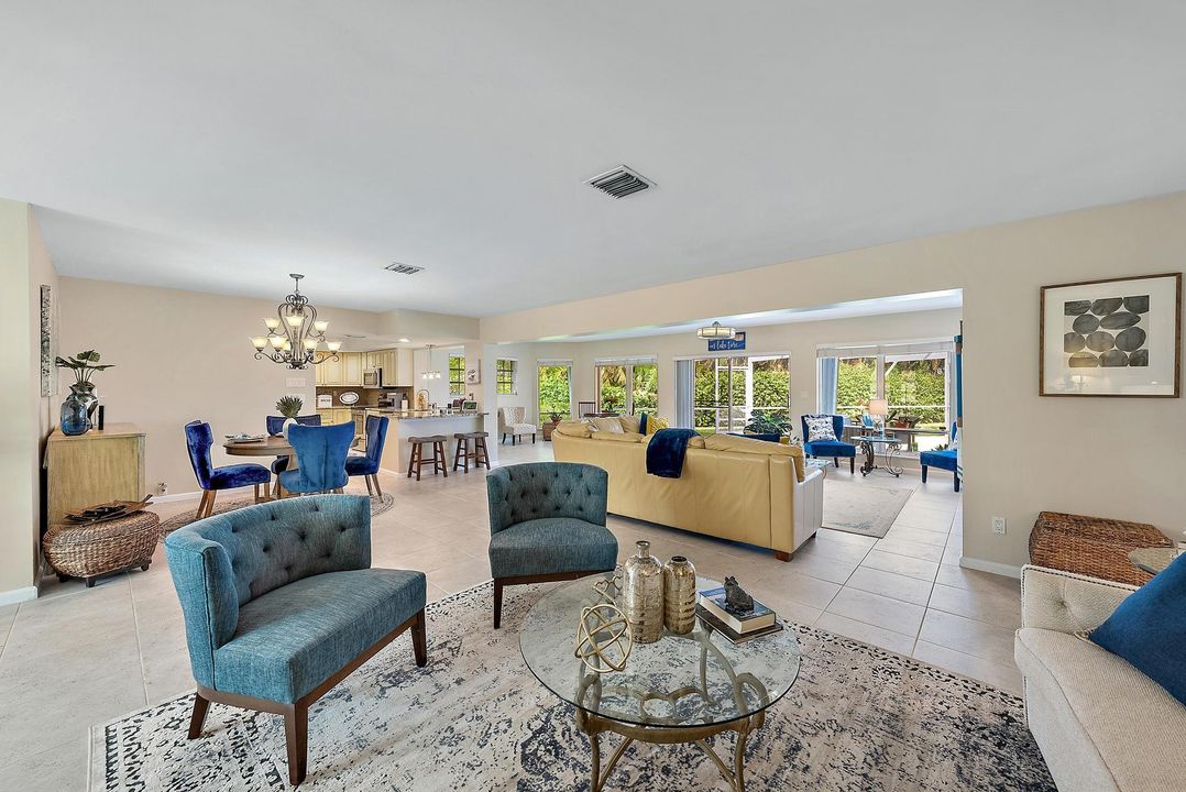 合同活跃: $1,899,000 (3 贝兹, 3 浴室, 2247 平方英尺)