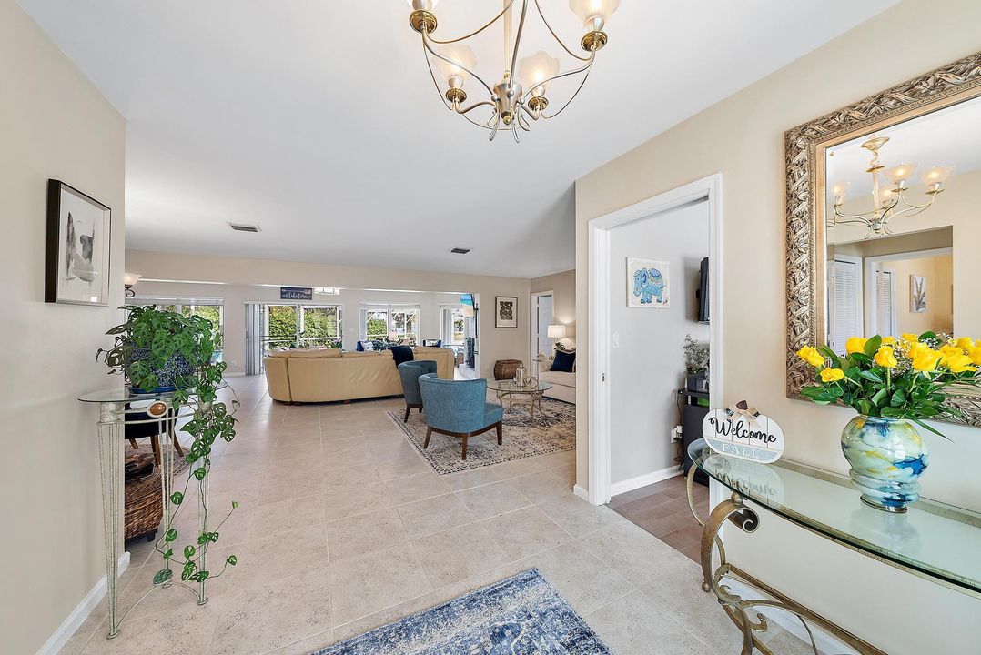 合同活跃: $1,899,000 (3 贝兹, 3 浴室, 2247 平方英尺)