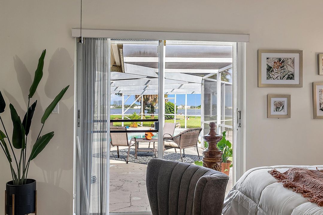 合同活跃: $1,899,000 (3 贝兹, 3 浴室, 2247 平方英尺)