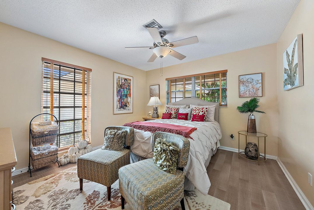 合同活跃: $1,899,000 (3 贝兹, 3 浴室, 2247 平方英尺)