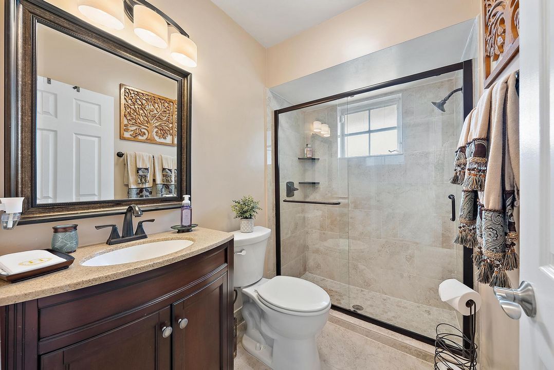 合同活跃: $1,899,000 (3 贝兹, 3 浴室, 2247 平方英尺)