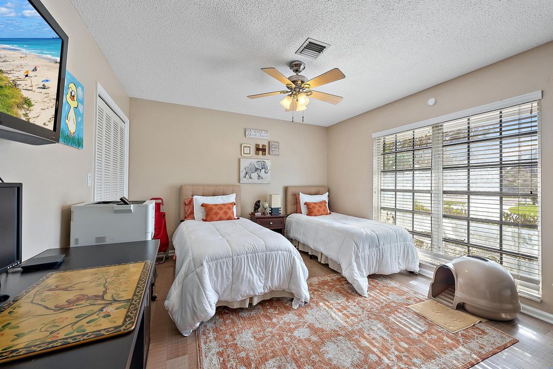 合同活跃: $1,899,000 (3 贝兹, 3 浴室, 2247 平方英尺)