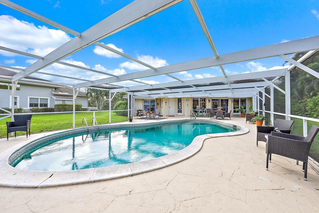 合同活跃: $1,899,000 (3 贝兹, 3 浴室, 2247 平方英尺)