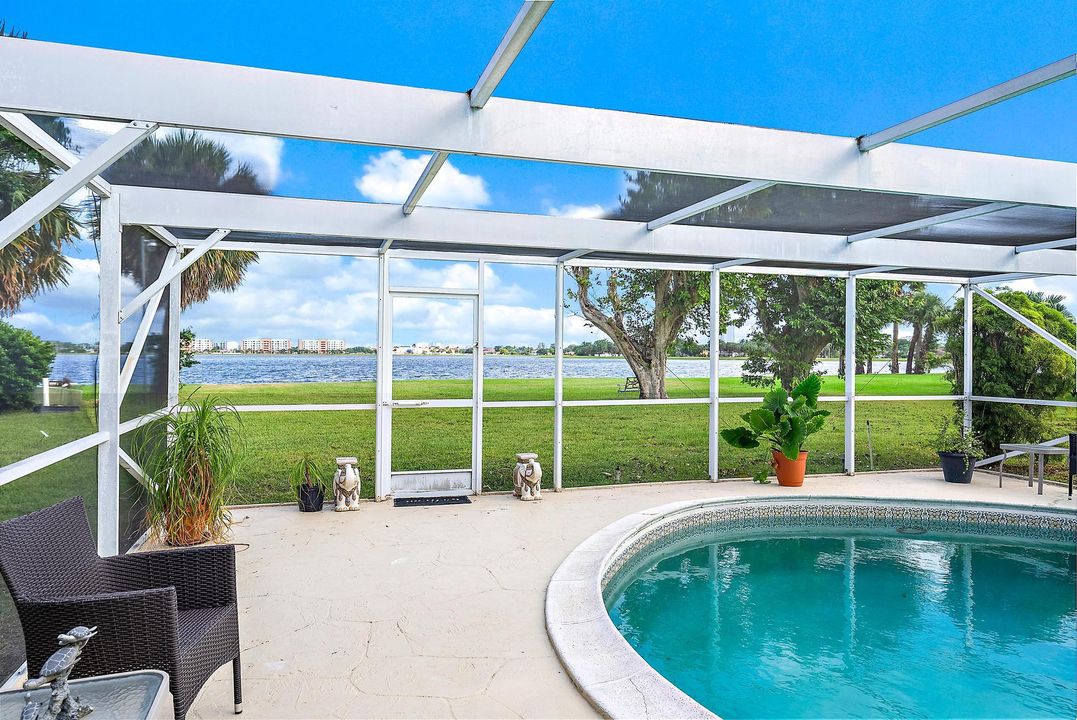 合同活跃: $1,899,000 (3 贝兹, 3 浴室, 2247 平方英尺)