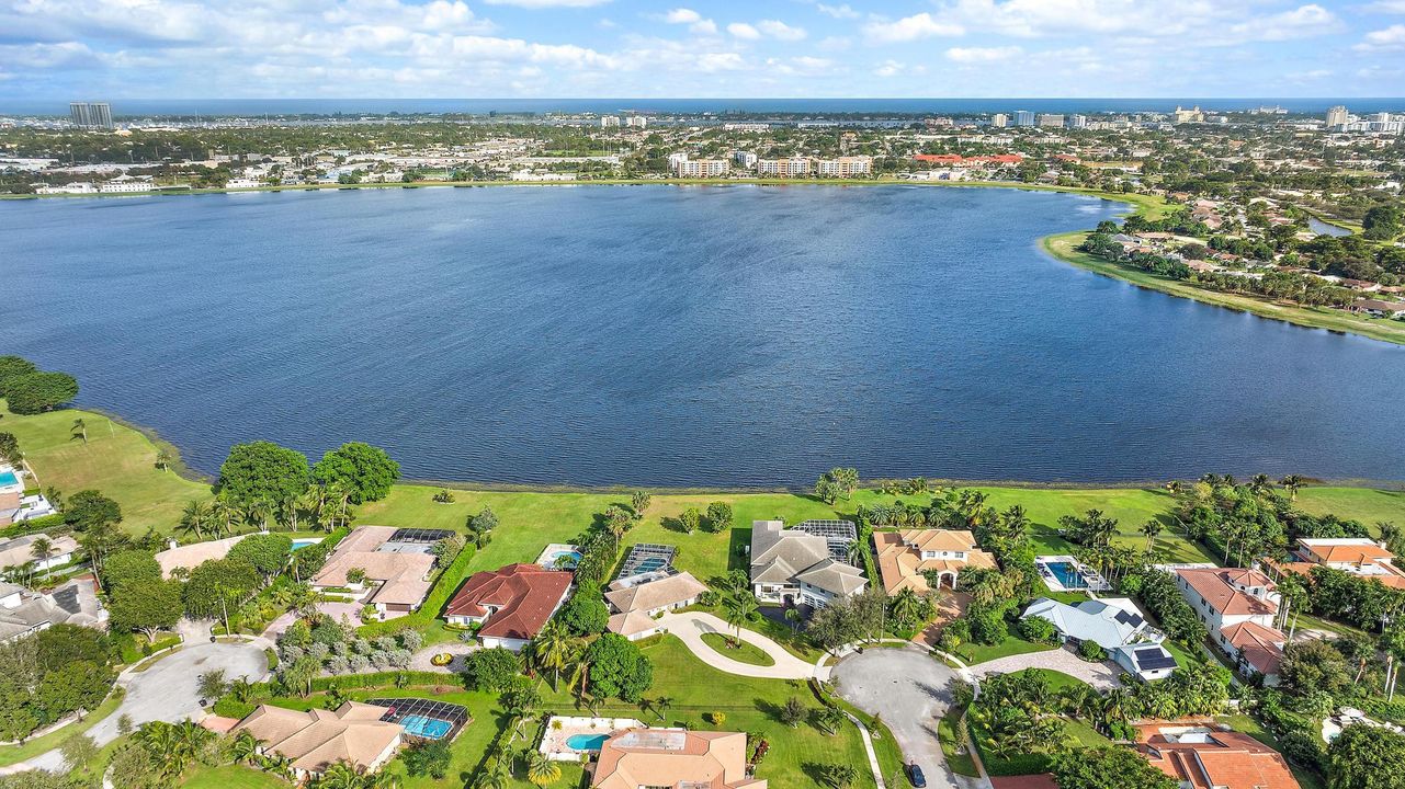 合同活跃: $1,899,000 (3 贝兹, 3 浴室, 2247 平方英尺)