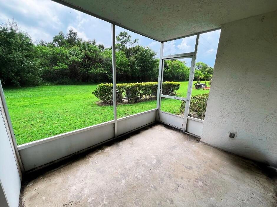 For Sale: $110,000 (2 beds, 2 baths, 1186 Square Feet)