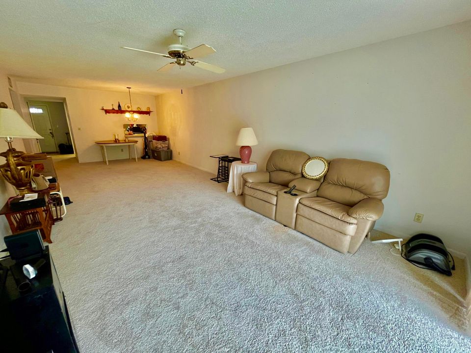 For Sale: $110,000 (2 beds, 2 baths, 1186 Square Feet)