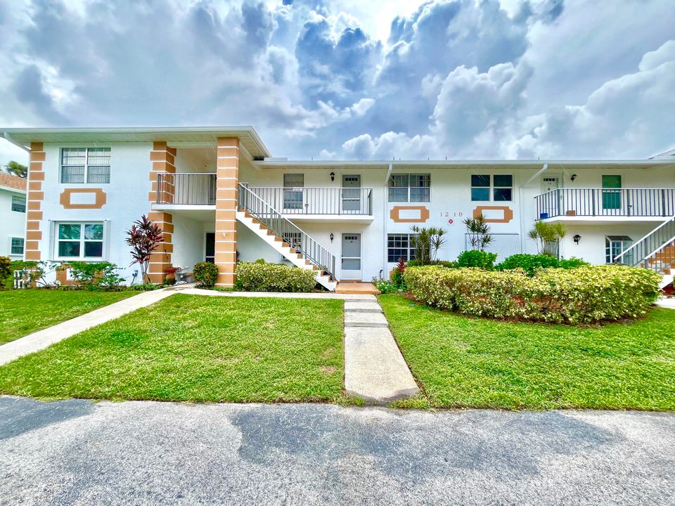 For Sale: $110,000 (2 beds, 2 baths, 1186 Square Feet)