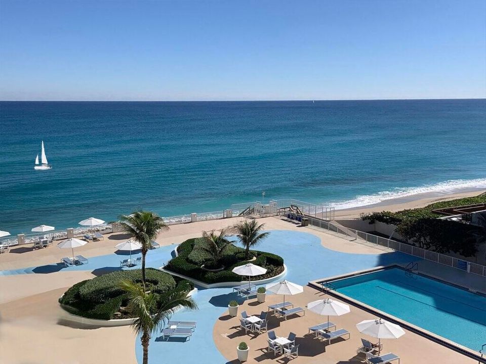 Под контрактом: $1,599,000 (3 спален, 2 ванн, 2323 Квадратных фут)