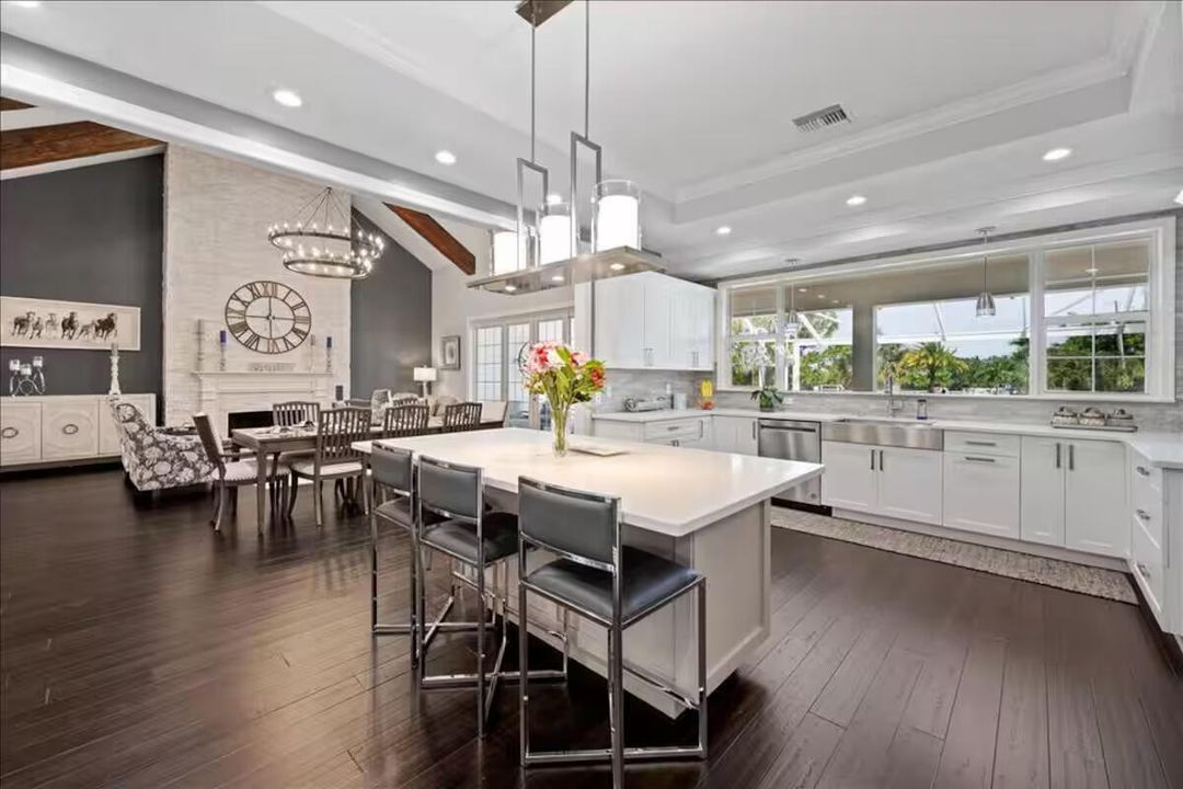 For Rent: $22,000 (5 beds, 3 baths, 4056 Square Feet)