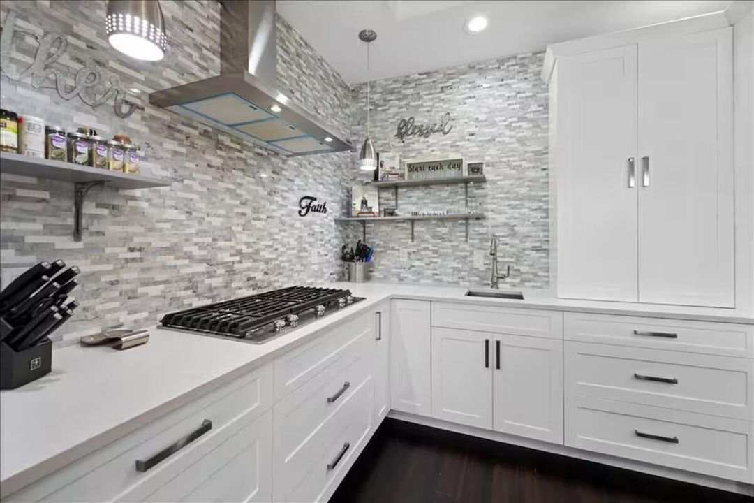 For Rent: $22,000 (5 beds, 3 baths, 4056 Square Feet)