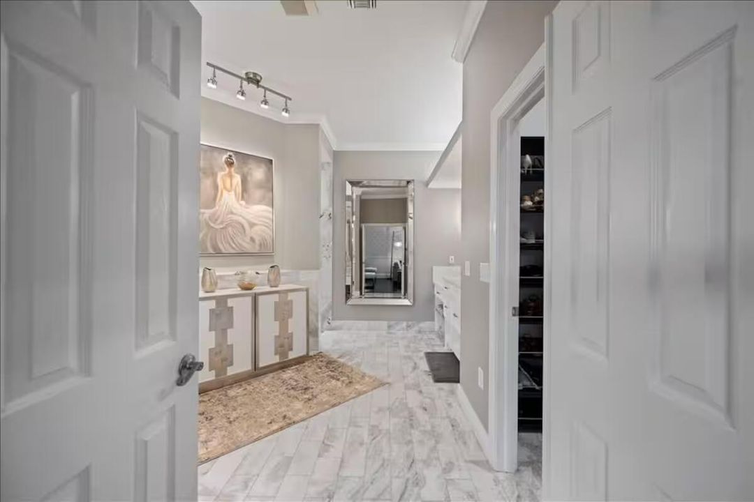 For Rent: $22,000 (5 beds, 3 baths, 4056 Square Feet)