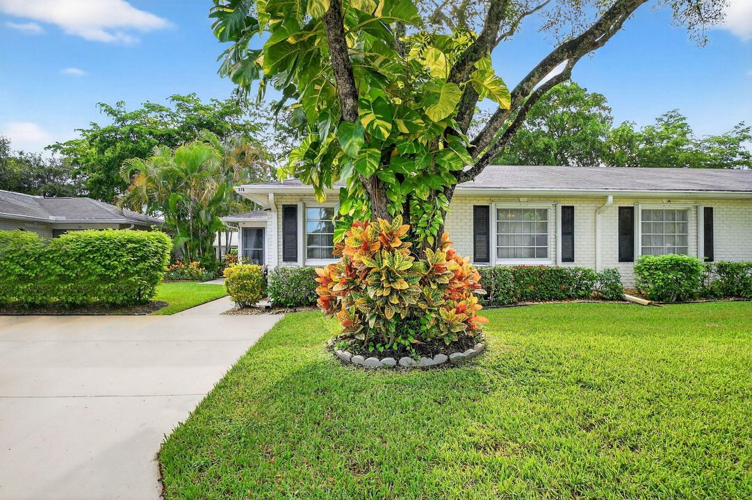 Active With Contract: $209,000 (2 beds, 2 baths, 1238 Square Feet)