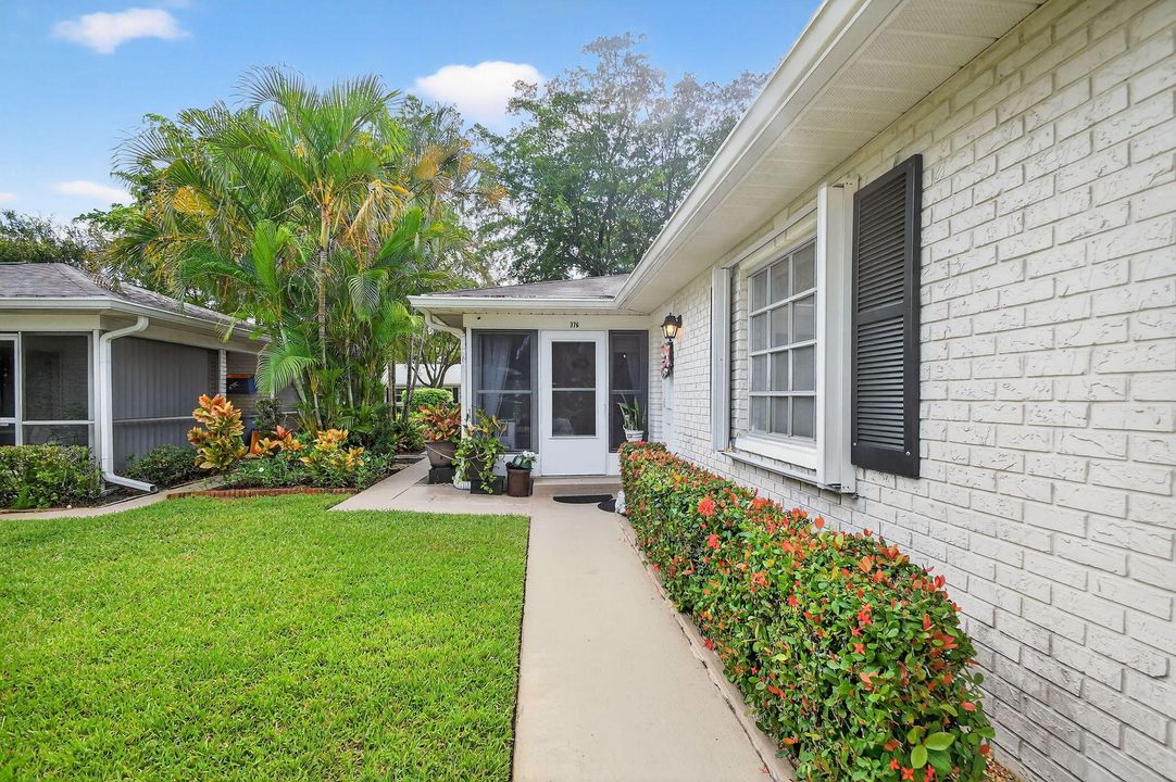 Active With Contract: $209,000 (2 beds, 2 baths, 1238 Square Feet)