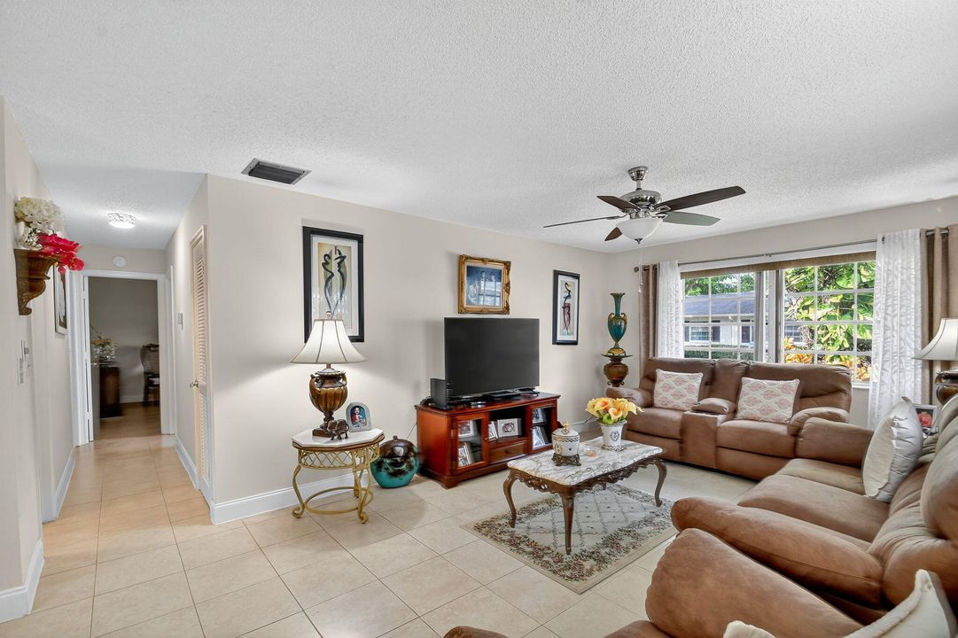 Active With Contract: $209,000 (2 beds, 2 baths, 1238 Square Feet)