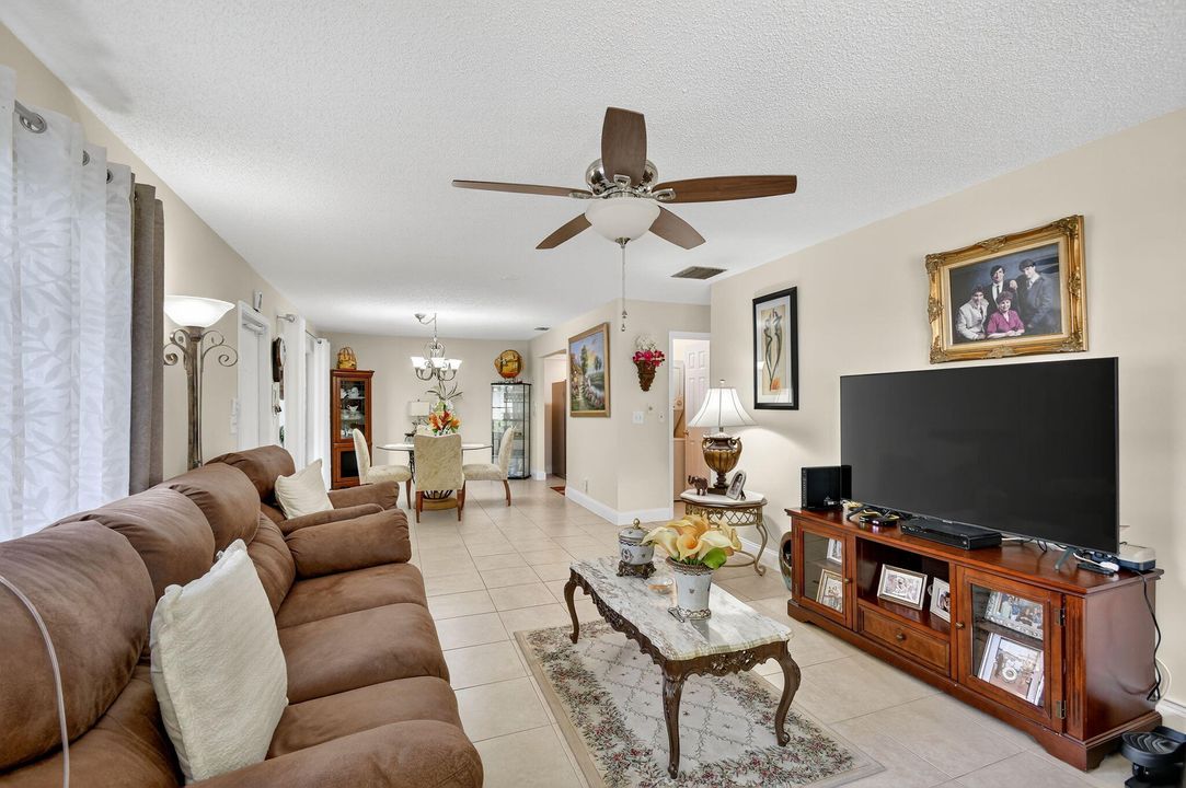 Active With Contract: $209,000 (2 beds, 2 baths, 1238 Square Feet)