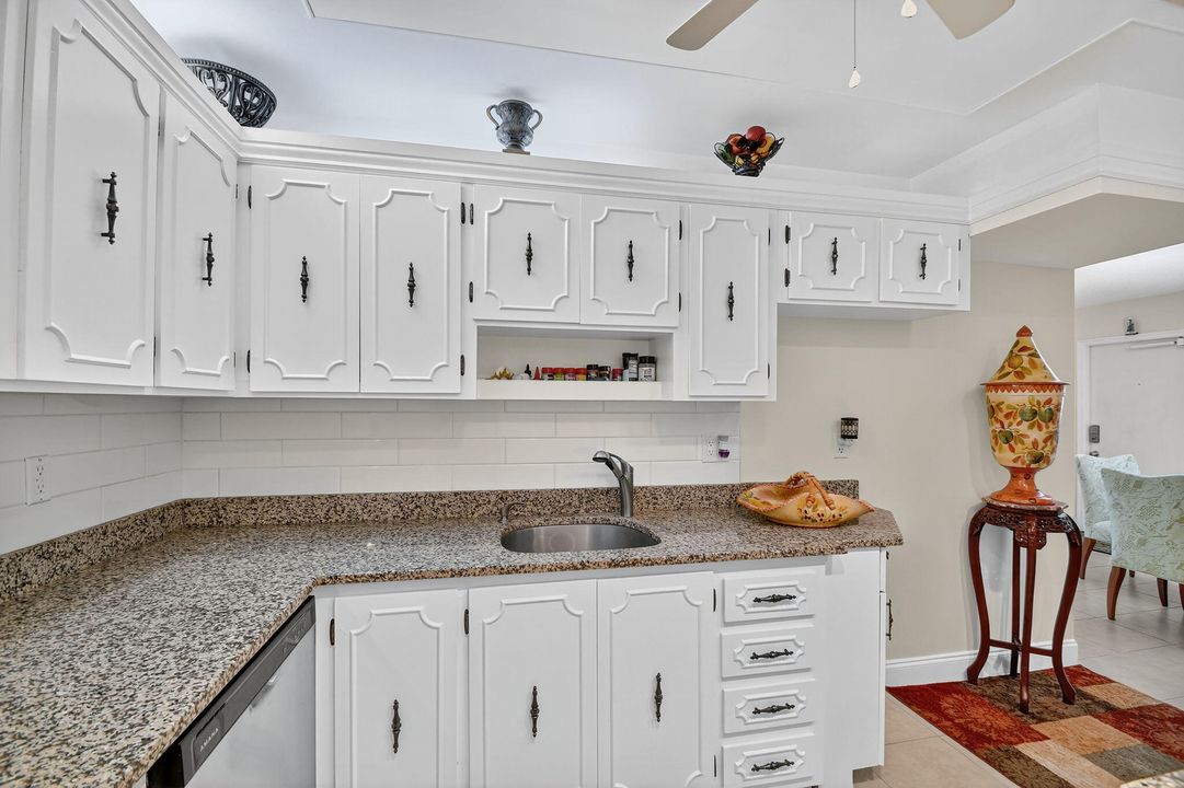 Active With Contract: $209,000 (2 beds, 2 baths, 1238 Square Feet)