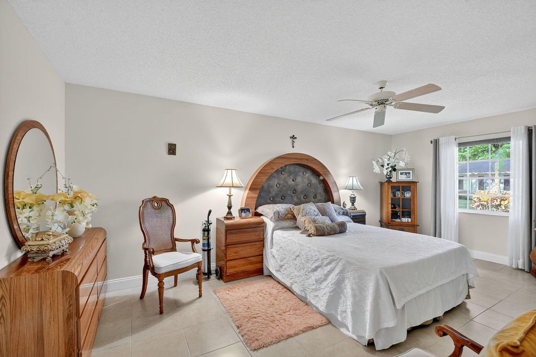 Active With Contract: $209,000 (2 beds, 2 baths, 1238 Square Feet)