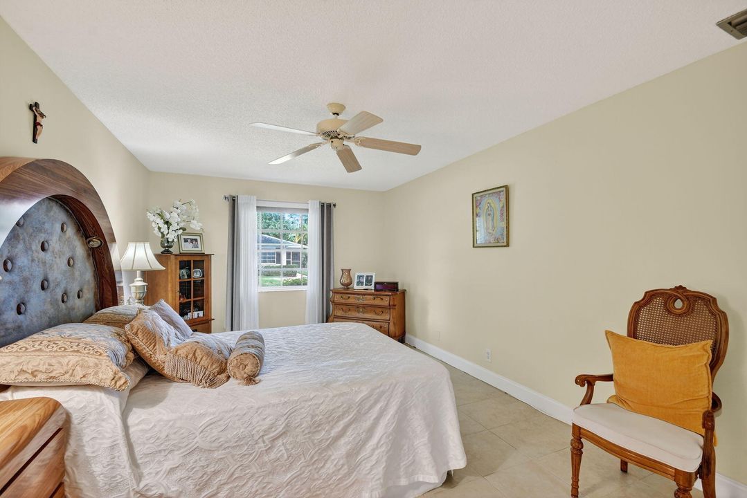 Active With Contract: $209,000 (2 beds, 2 baths, 1238 Square Feet)