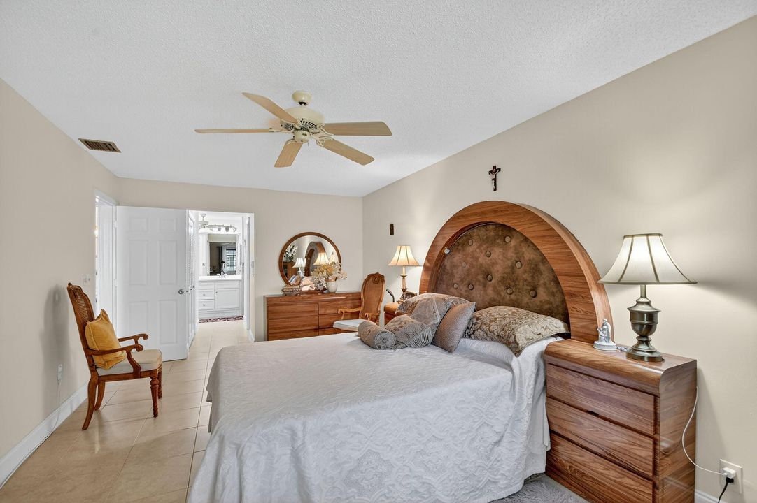 Active With Contract: $209,000 (2 beds, 2 baths, 1238 Square Feet)