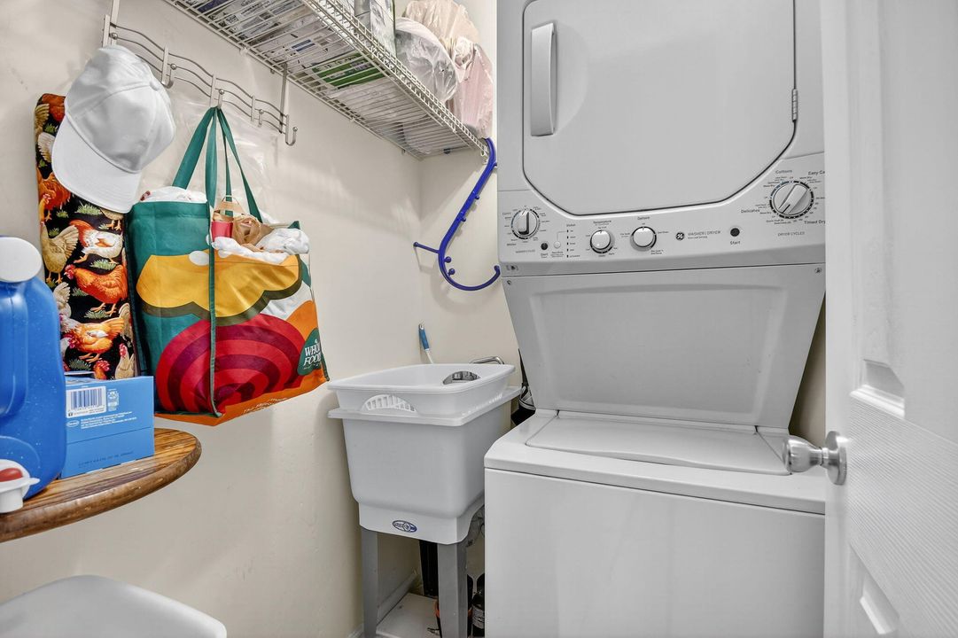 Active With Contract: $209,000 (2 beds, 2 baths, 1238 Square Feet)