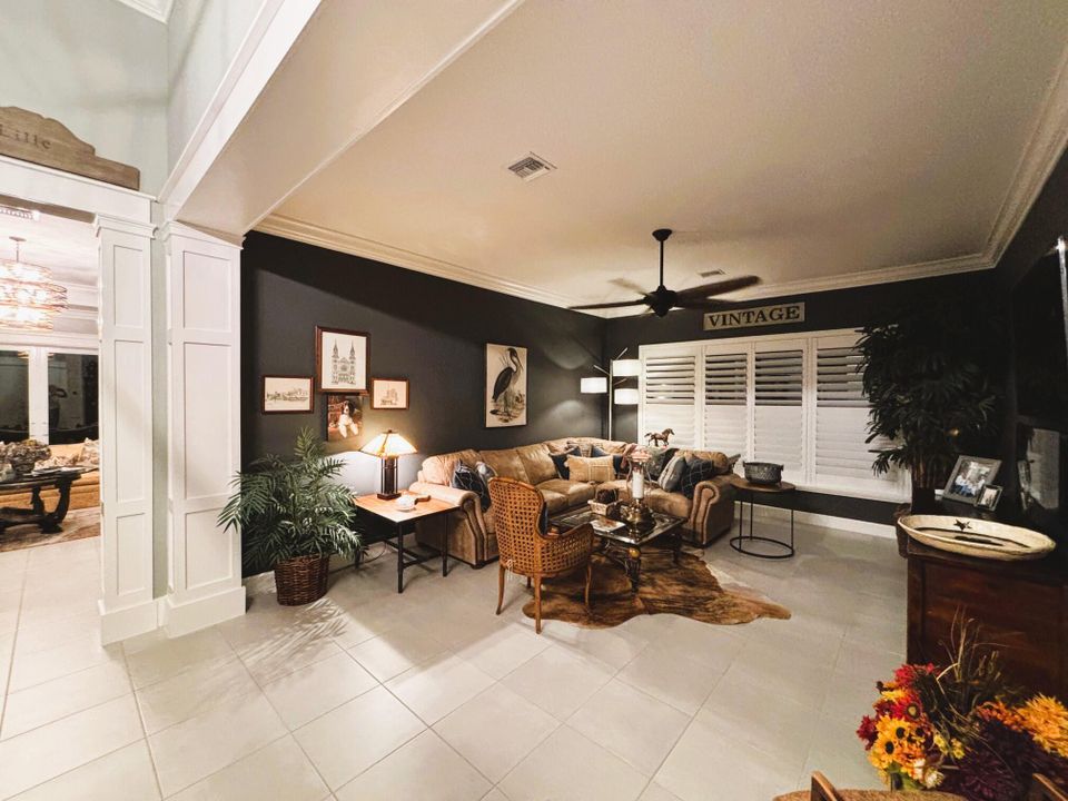 待售: $833,900 (2 贝兹, 3 浴室, 2740 平方英尺)